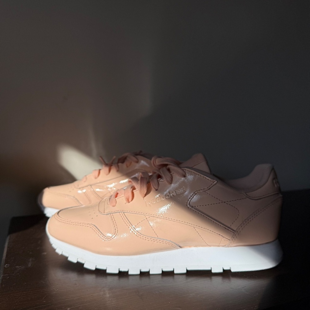 Strawberry Reebok Classics - Picture 2 of 7